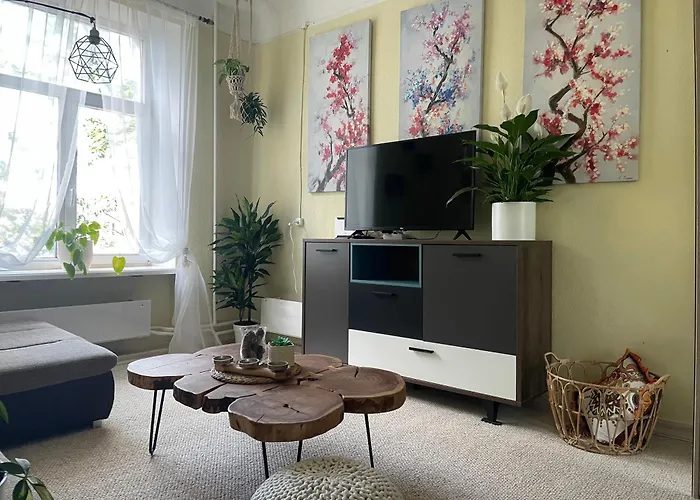 Sunny 1 Bedroom Apt In Center Next To Park