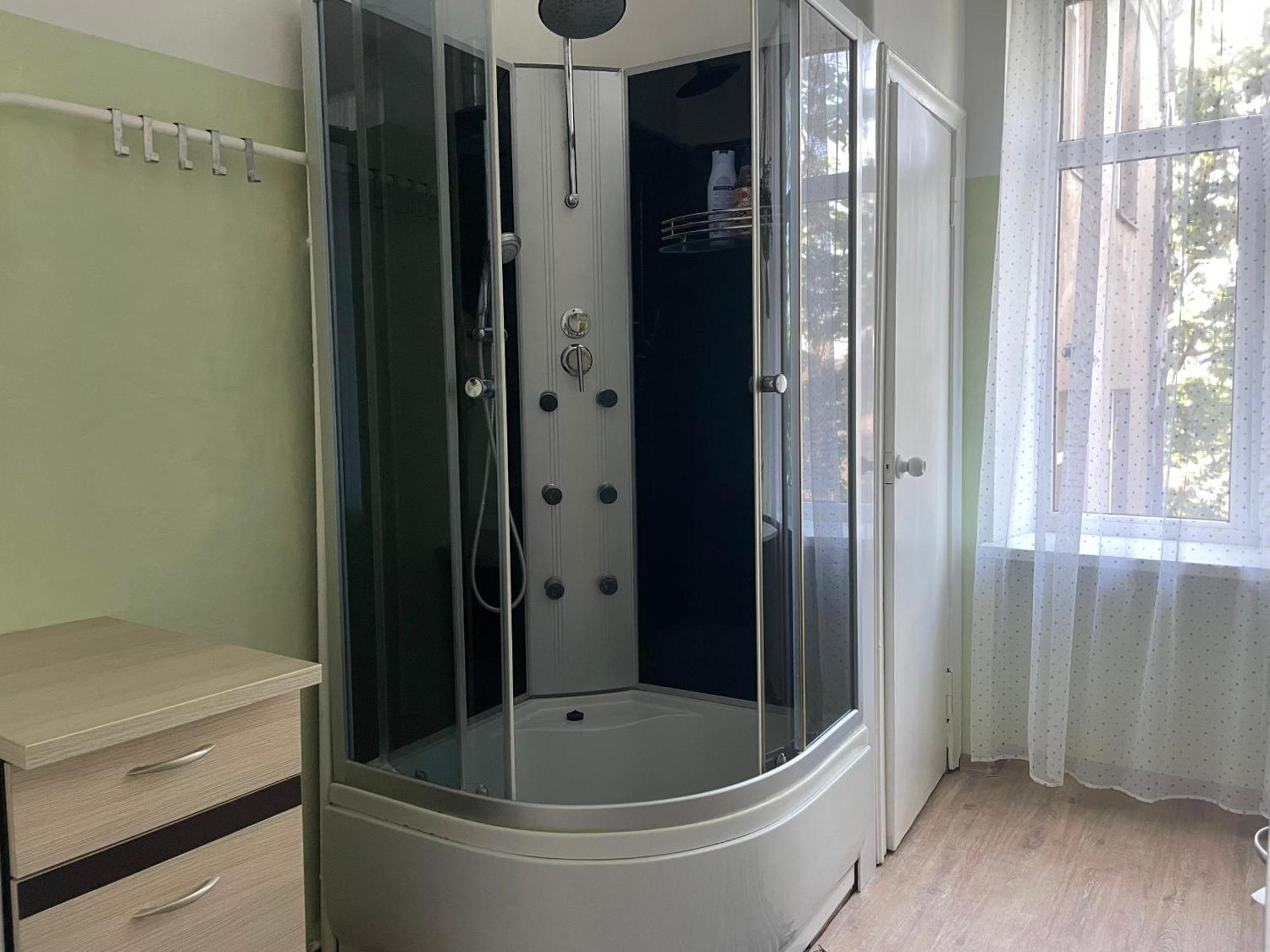Sunny 1 Bedroom In Center Next To Park Apartment